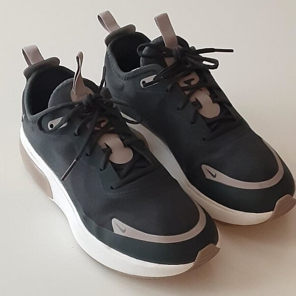 NIKE AIR MAX - black with pumice trim sz 6.5